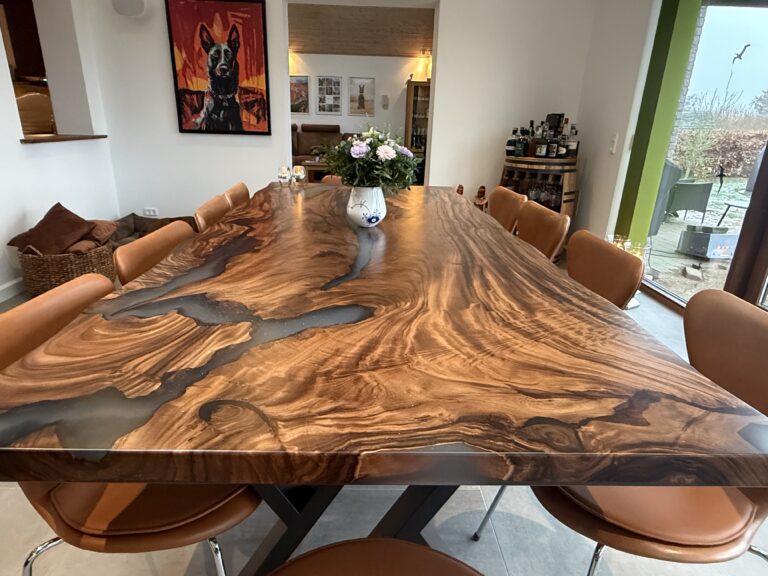 Epoxy plankebord med transparent epoxy hjemme hos kunde, billede 1 af 20