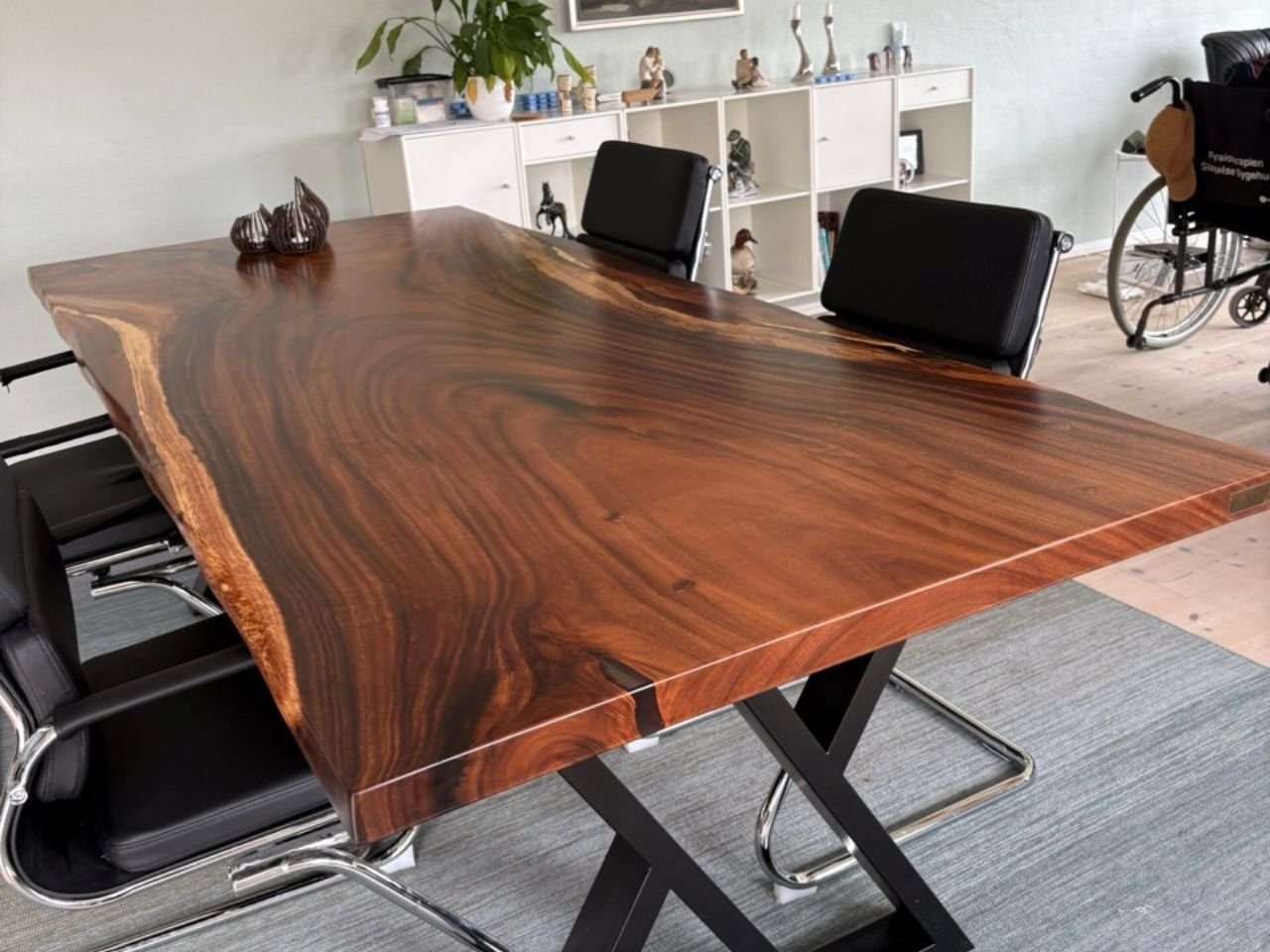 Solid-wood-table-transparent.jpg